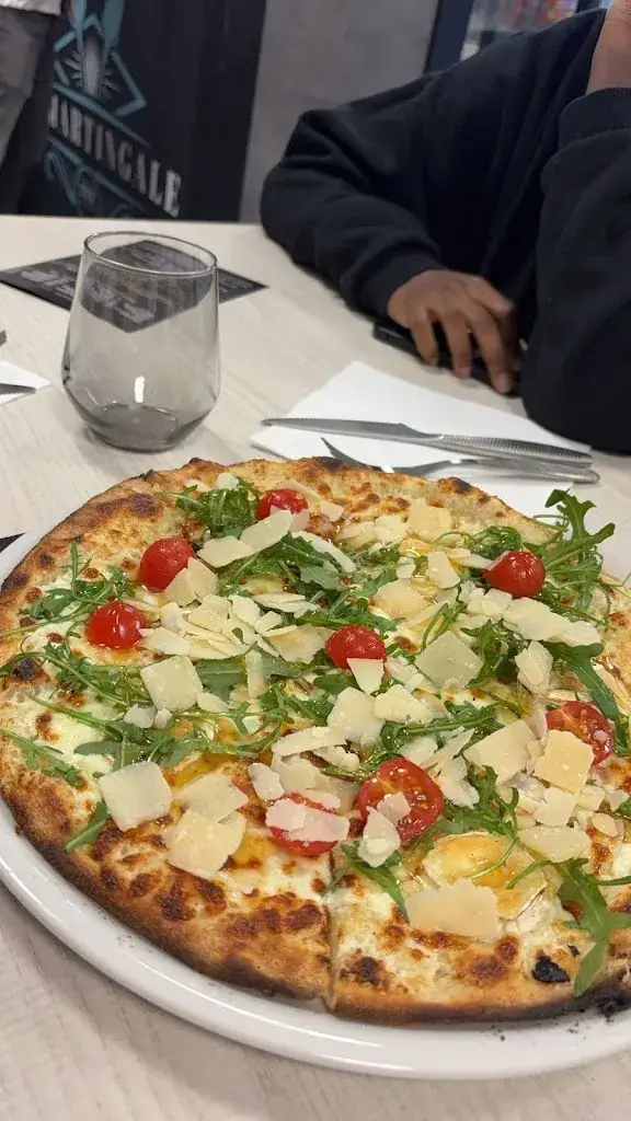 Aliya Zennadi_La Martingale_Survilliers_review