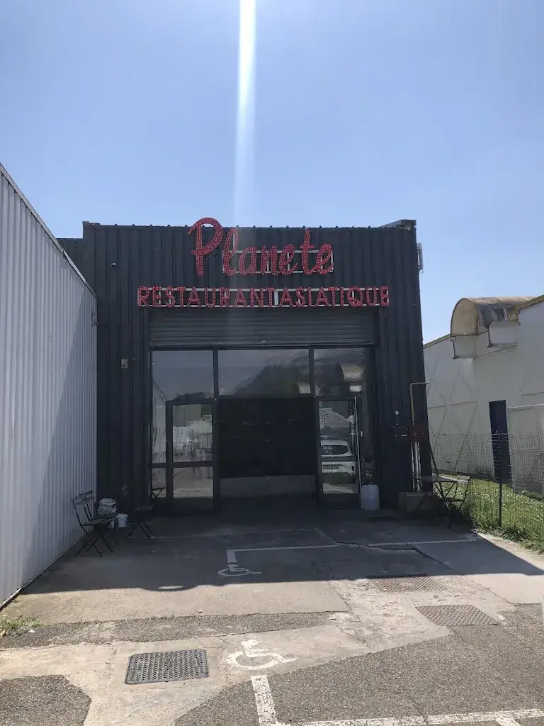 stéphanie N._O Planete_Échirolles_review