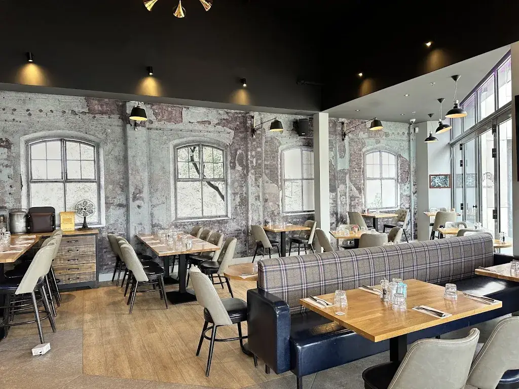 L'Inside restaurant - Portes de Taverny_Taverny_slider_image_3