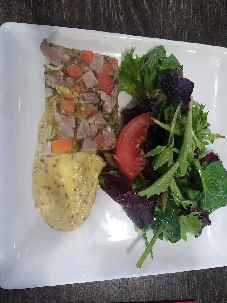 H _TAN_Tout le Monde à Table_Savigny-le-Temple_review