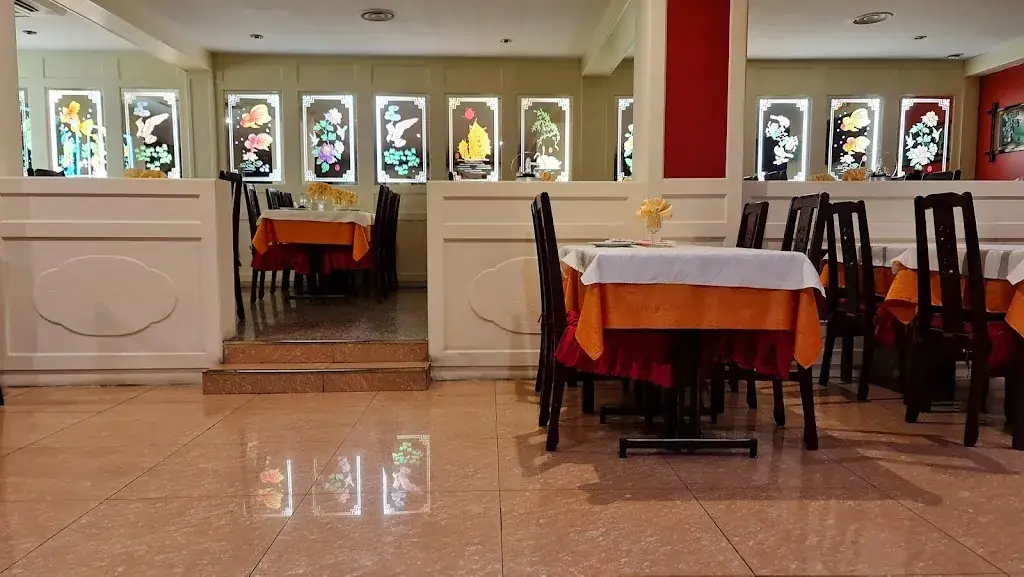 Villa Du Dragon restaurant in Savigny-le-Temple