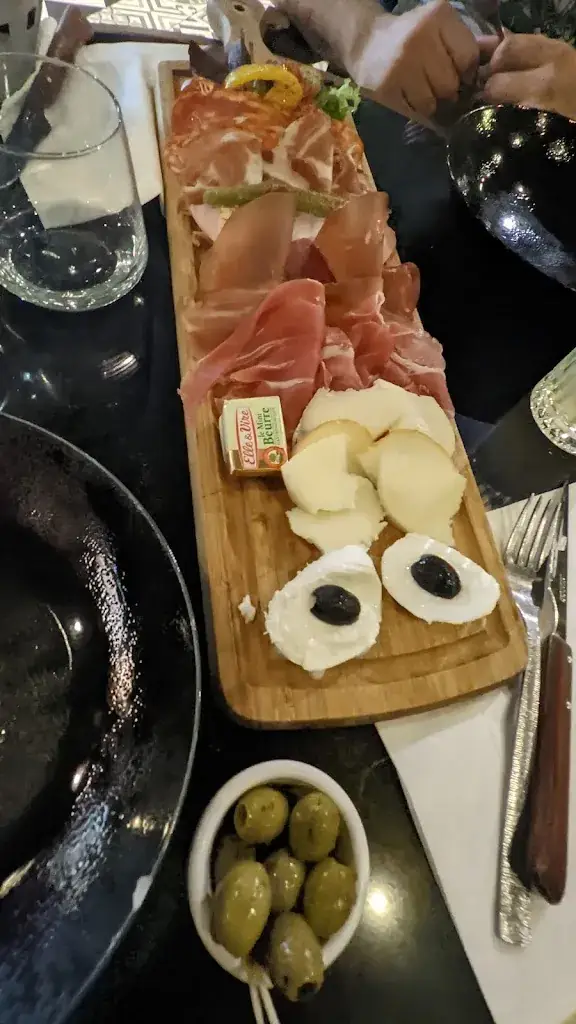 Rafał Pierzchała_La Villa Florence_Tigery_Bewertung