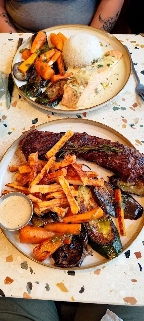 pascal Panquet_La Station_Sucy-en-Brie_review