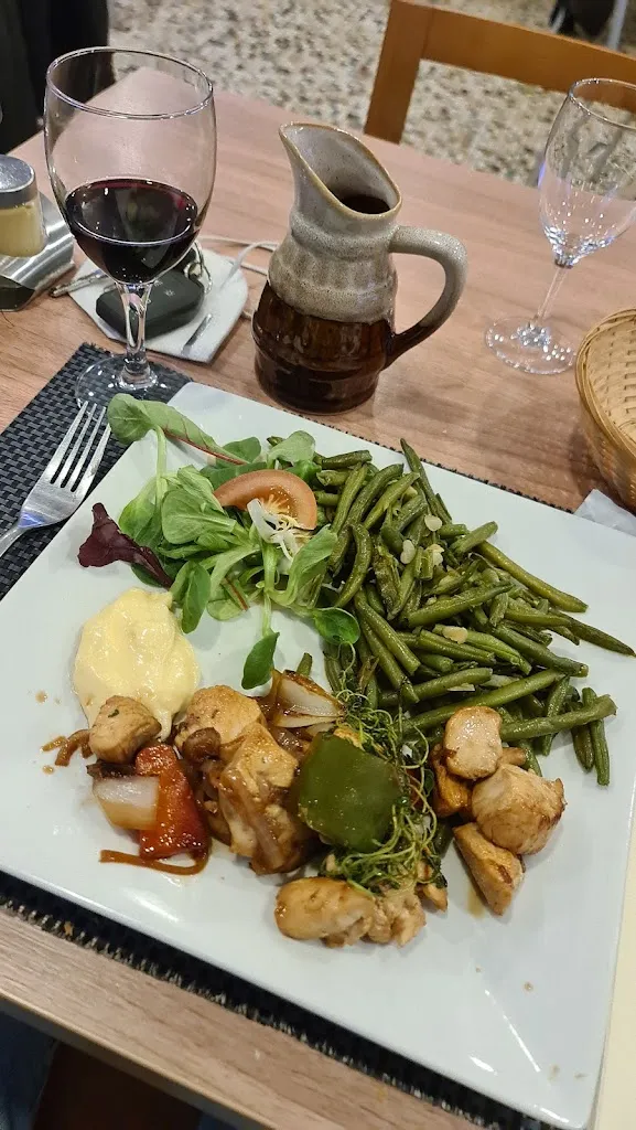 Tommy Schmitz_Le Mouflon d'or BAR, HÔTEL RESTAURANT FDJ_Trilport_recensione