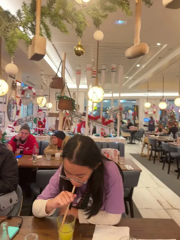 Ed Chua_Léon_Thiais_review