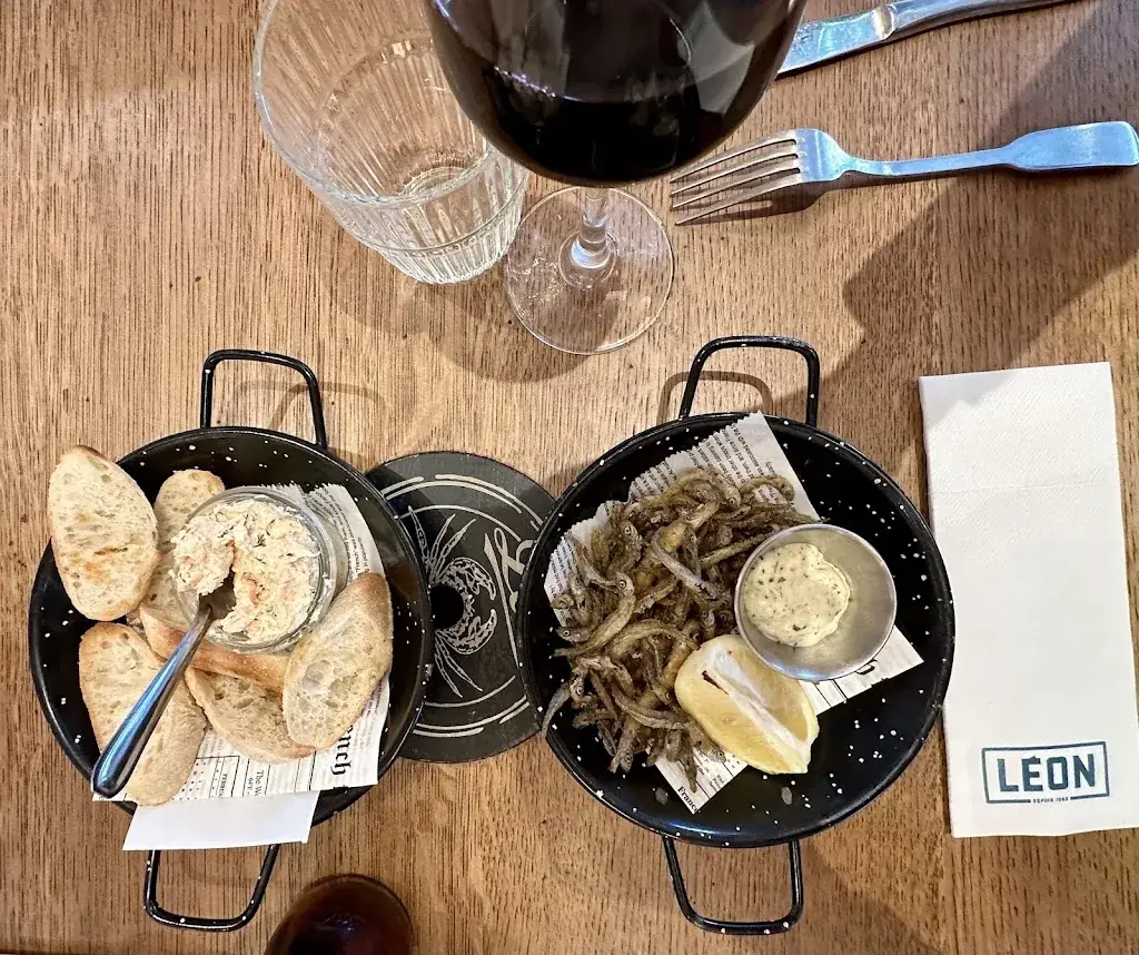 Jean Paul Lucat_Léon_Thiais_review