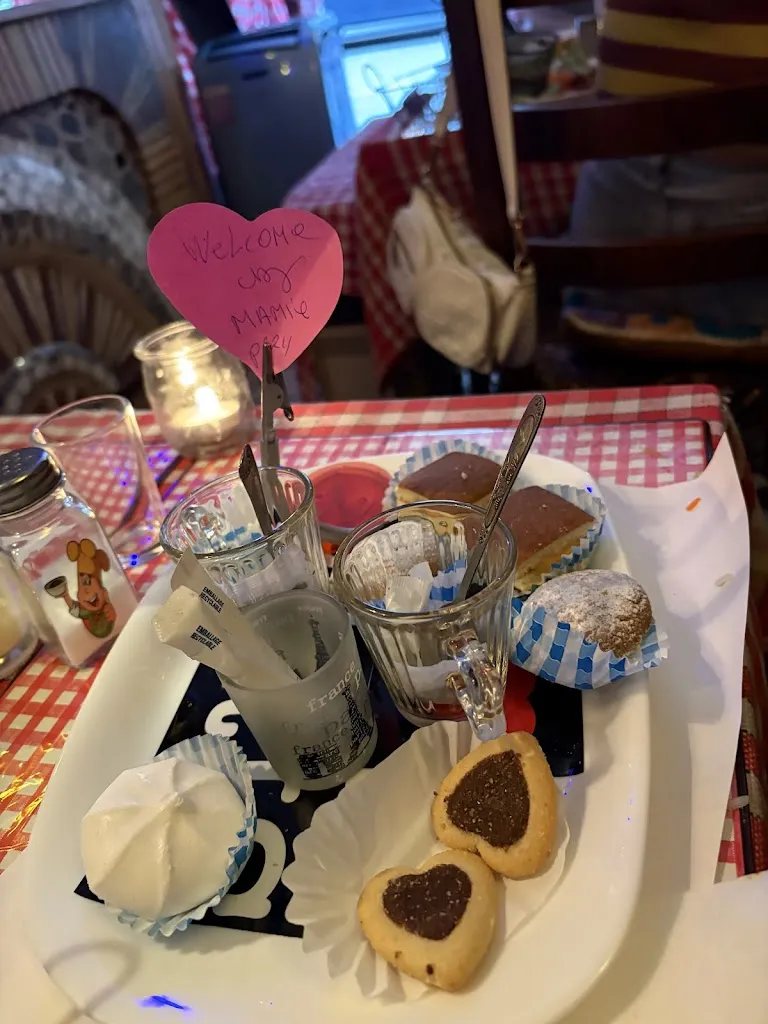 Ying Ying_La Petite Rose des Sables_Paris_review