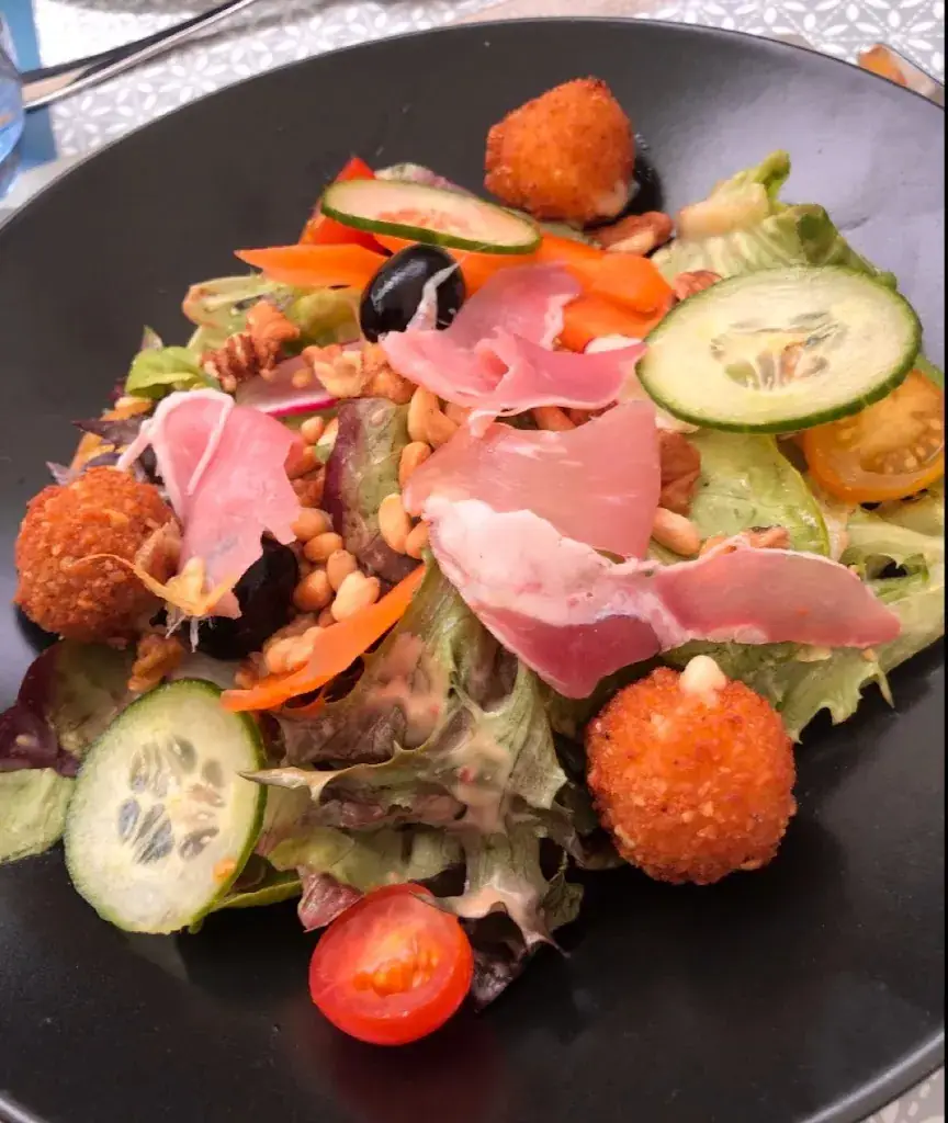 Yu T_L'Arbre Bleu_Fontanil-Cornillon_review