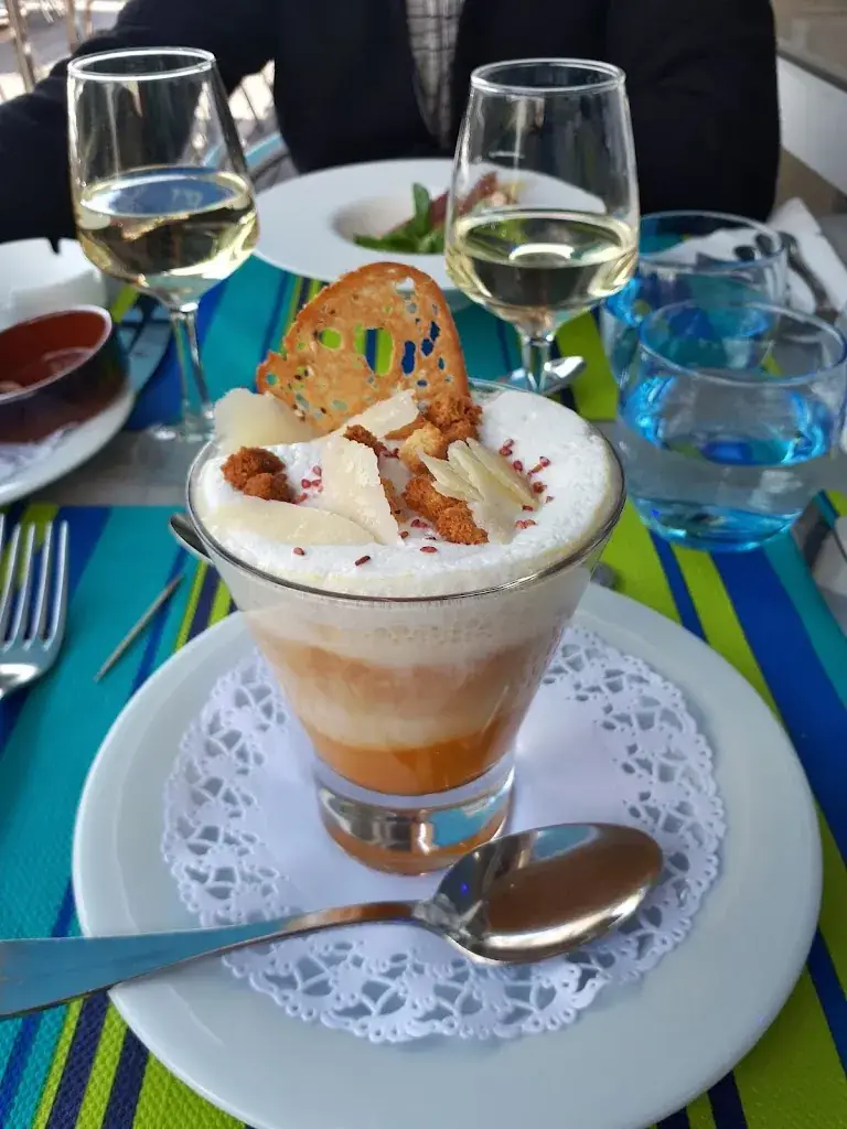 Solène Vssnt_L'Arbre Bleu_Fontanil-Cornillon_review