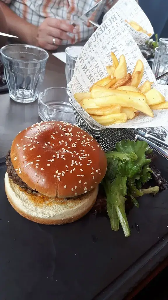 nnenna matzon_Au Bureau - Pub et Brasserie_Vélizy-Villacoublay_review