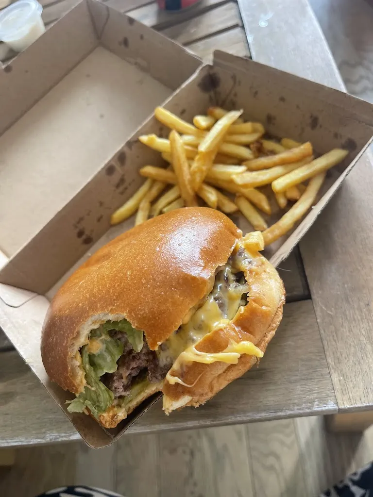 Anissa H _Le Six_Verneuil-sur-Seine_review