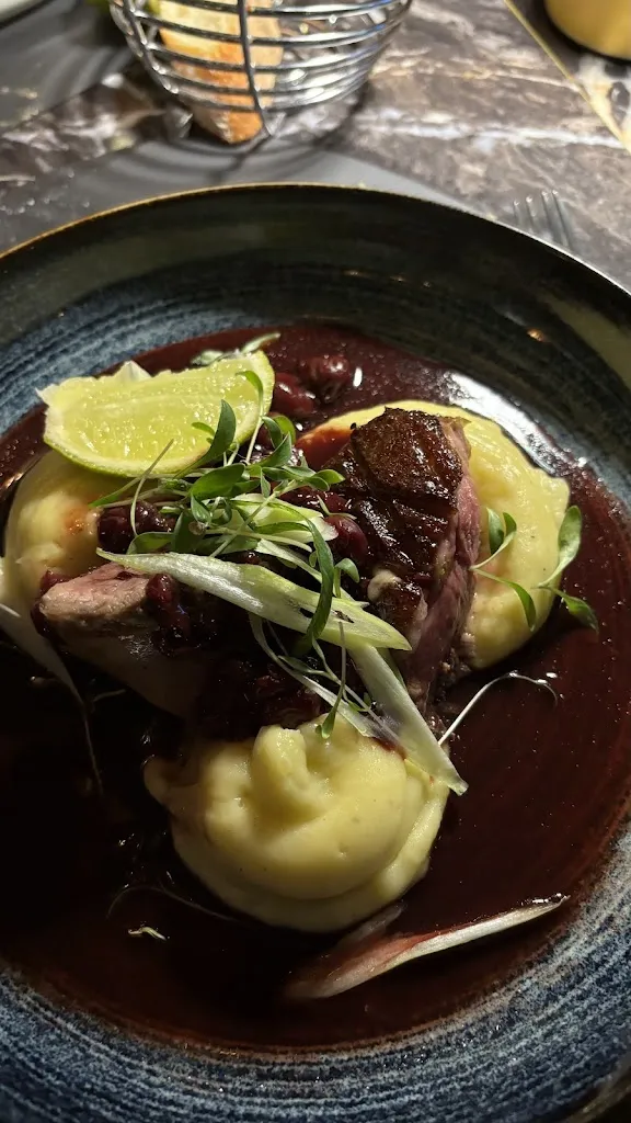 Irving E_AZULI_Versailles_recensione