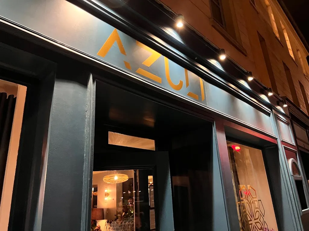 AZULI restaurant in Versailles