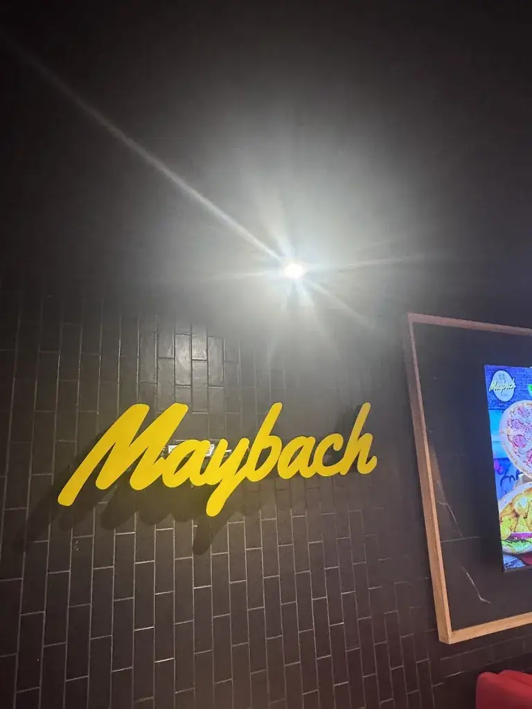 Noémie Fiel_Maybach - Fast casual_Trappes_review