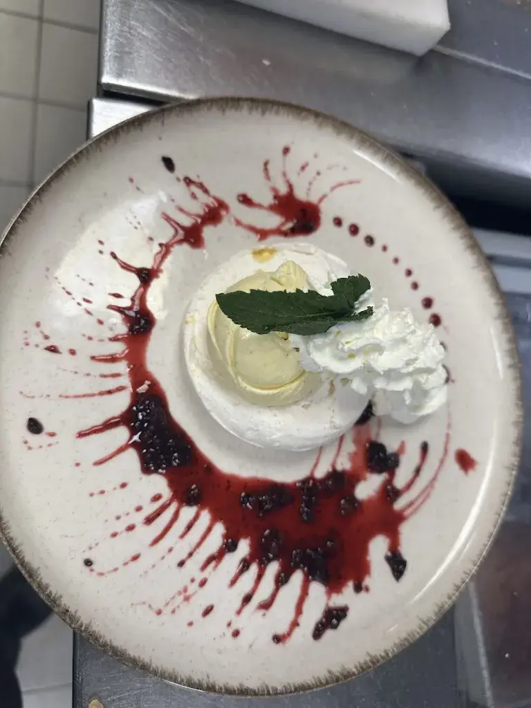 Mustafa Satari_Hippopotamus_Trappes_review