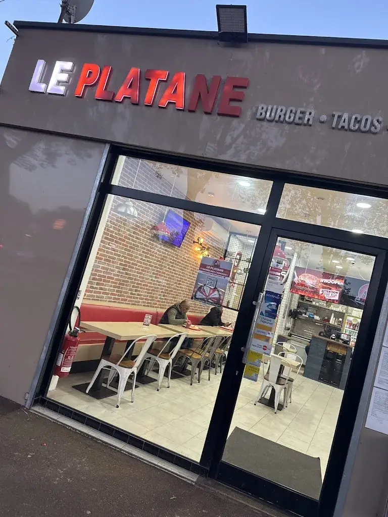 MGH Logistic_Le Platane_Trappes_review
