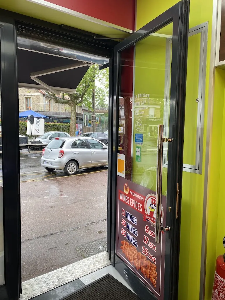 Maxin Chicken restaurant in Sevran