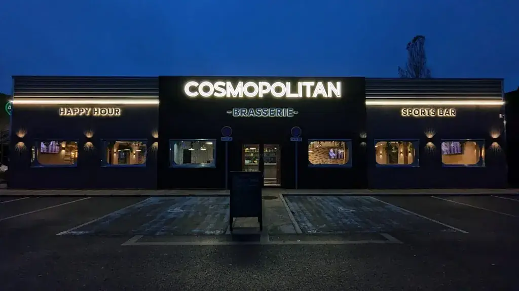Brasserie Cosmopolitan Melun Restaurant in Vert-Saint-Denis