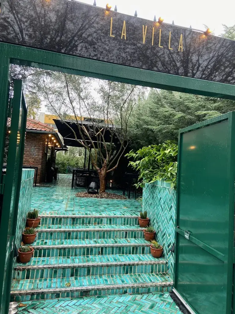 Helen Waring_La Villa Vanves_Vanves_review