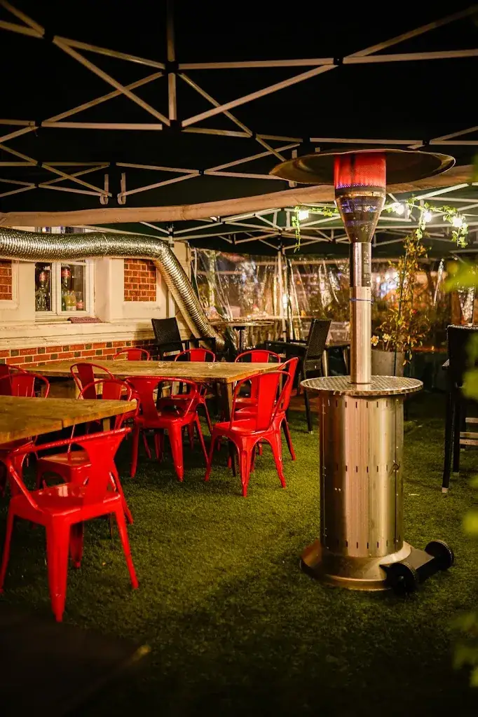 Les Pieds dans l’Herbe  restaurant in Vanves