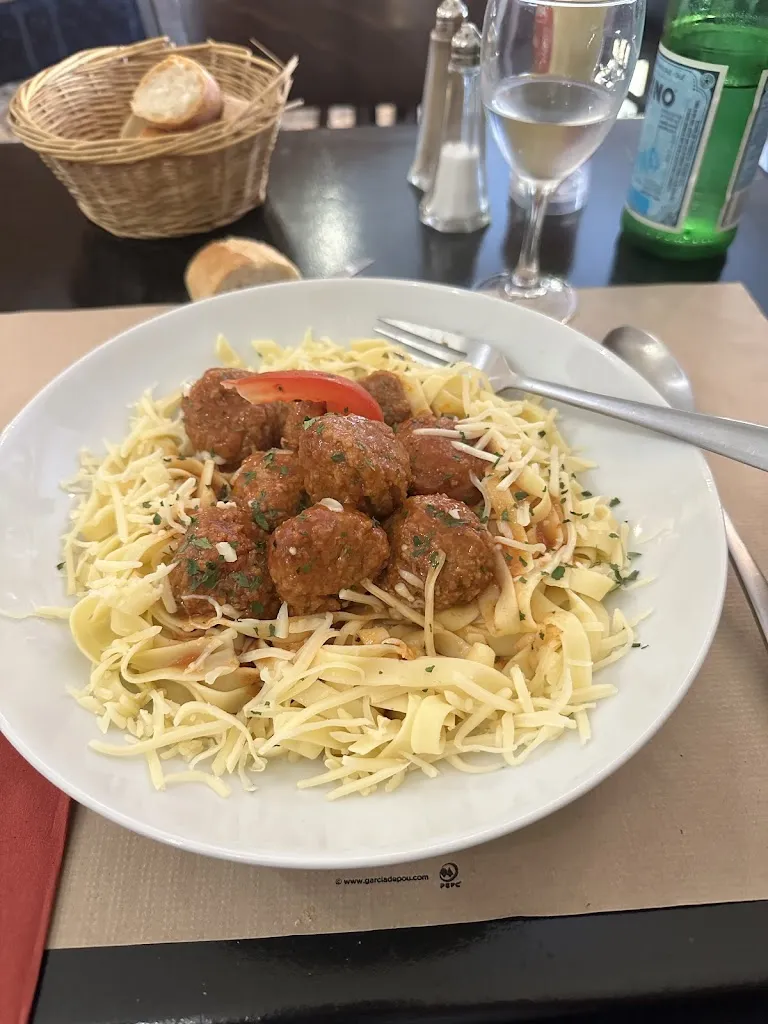 Autocar de l'Amitié_Au café sympa_Vanves_review