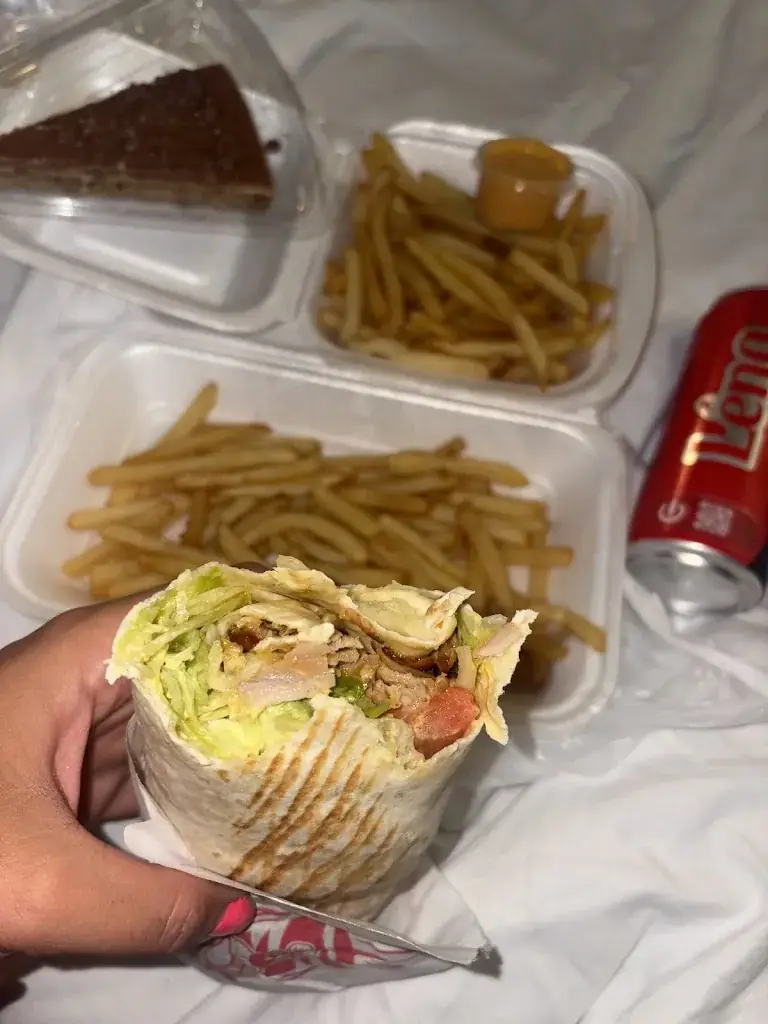 Christine Abadir_Burger 2 Vanves_Vanves_review