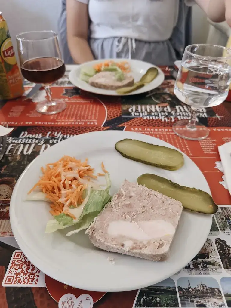 Anne-Marie Inthavong_Chez Manu_Vanves_review