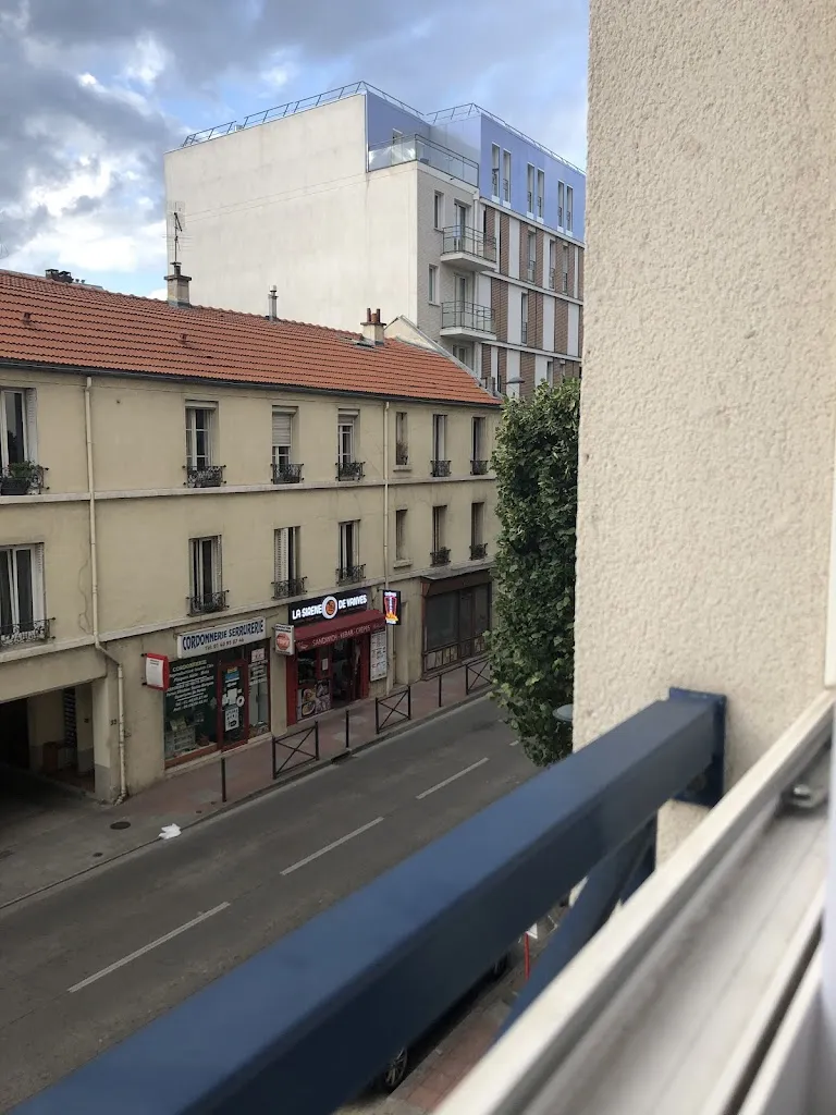 Jose Junior_Le Village V_Vanves_review