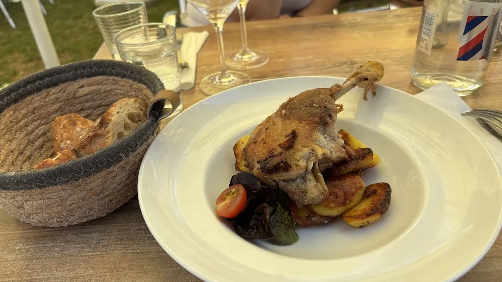 Vardans Saribekjans_La Taverne_Villeneuve-le-Comte_review