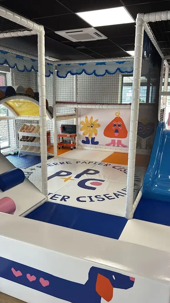 Silviu Strambu_Pierre Papier Ciseaux_Thoiry_review