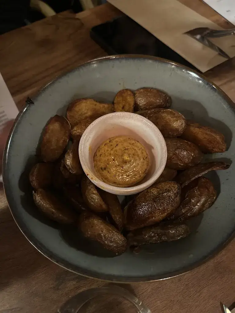 Amélie. T_Fonky Shelter_Saint-Genis-Pouilly_review