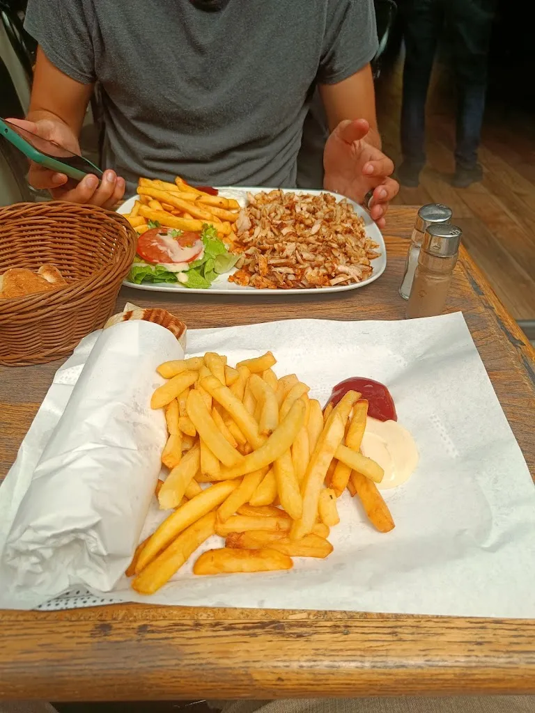 Resto's Center restaurant in Villejust