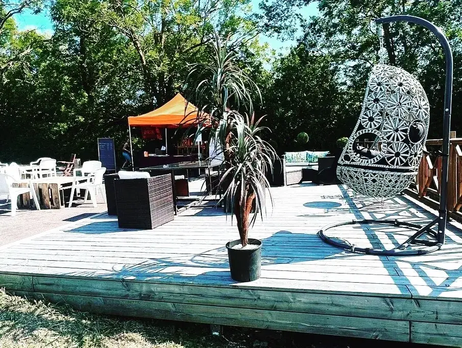 Les Guinguettes de Villiers par Brasserie La Voisine_Villiers-Saint-Frédéric_slider_image_3