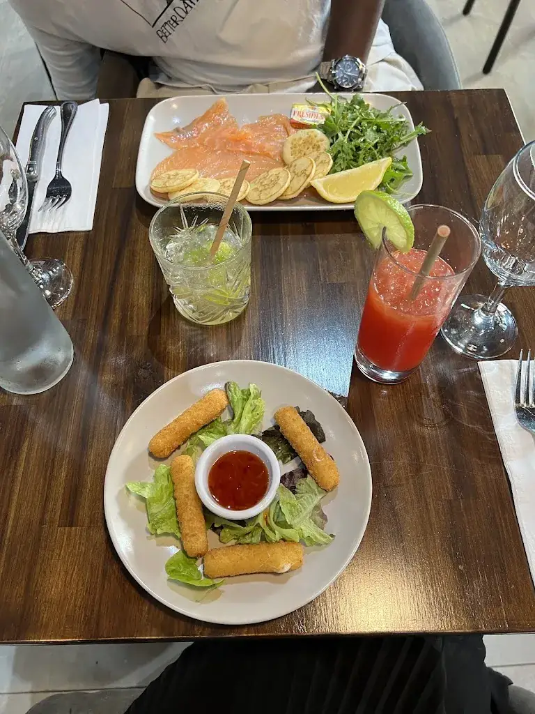 Juliette Dublé_Le petit bistrot_Villiers-sur-Marne_review