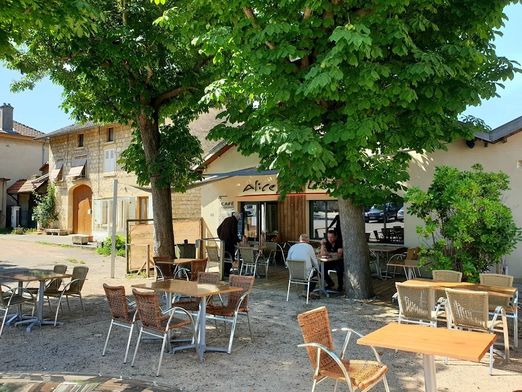 Alice et Lucien restaurant in Frontonas