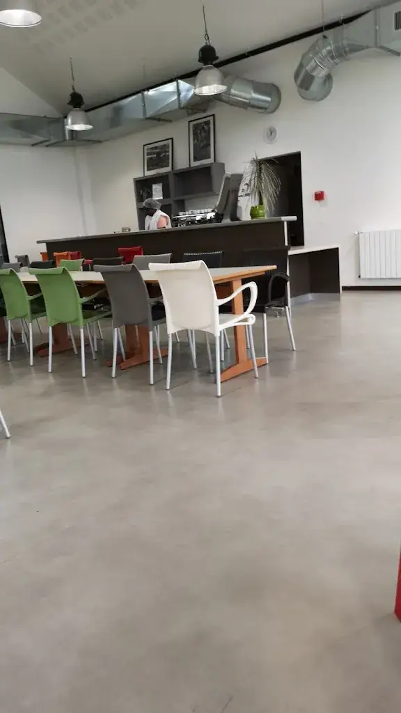 Jérémy Jalet_Cantine SNCF PSE VSG_Villeneuve-Saint-Georges_review