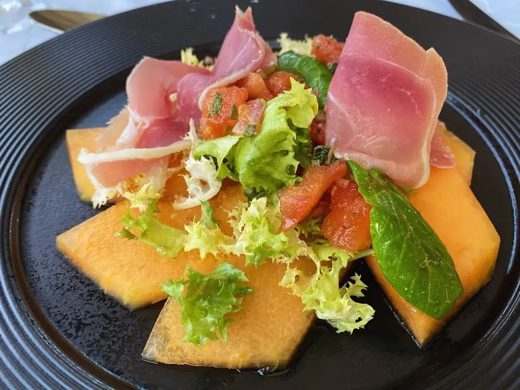 Una H._Château Saint Julien_Frontonas_review