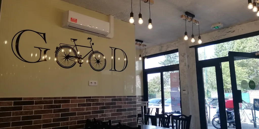 Le Régal Restaurant in Villeneuve-la-Garenne