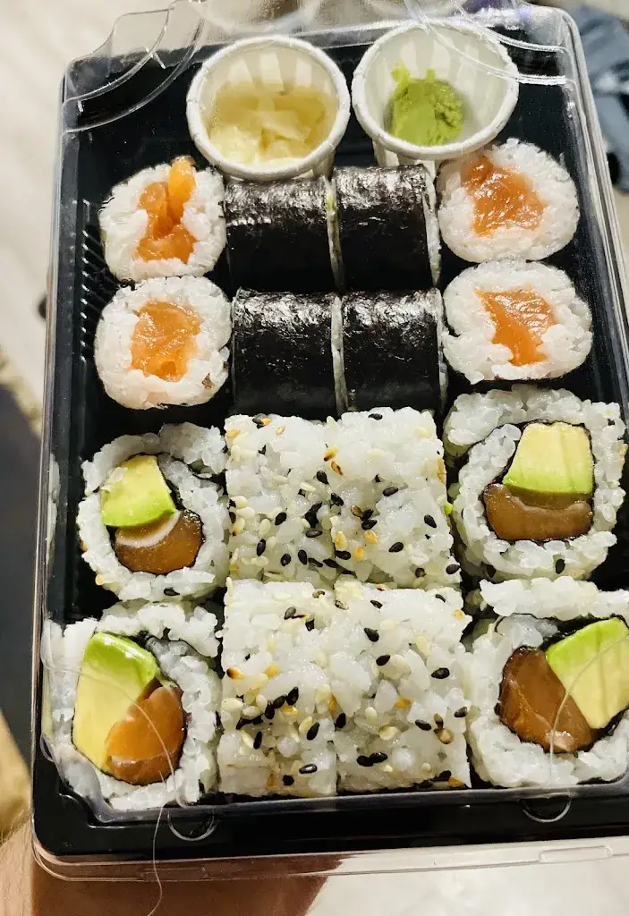 Vitalii Bely_Yummy Sushi_Wissous_review