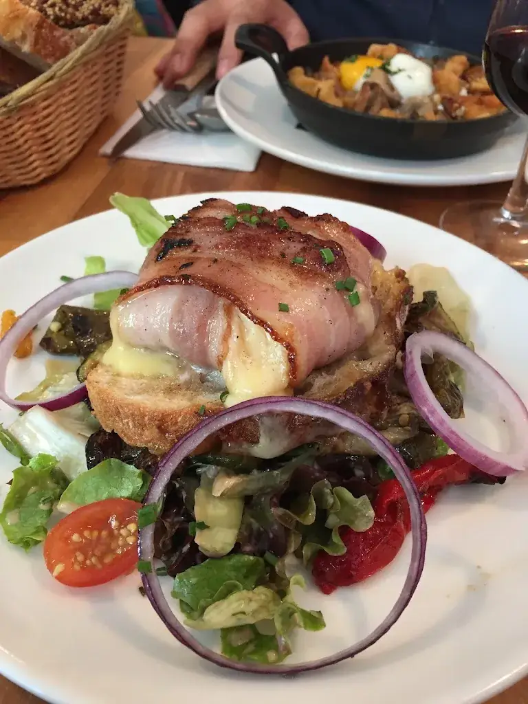 Soonyata Mianlamai_Les Galopins_Antony_review