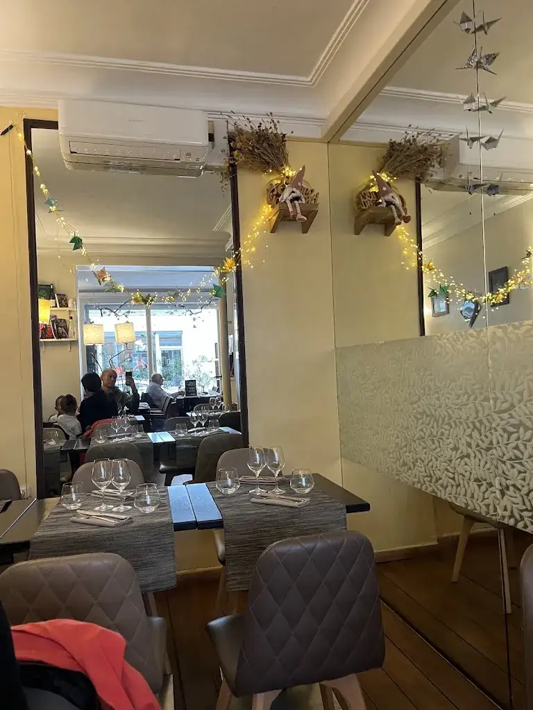 Maezaly restaurant in Vincennes