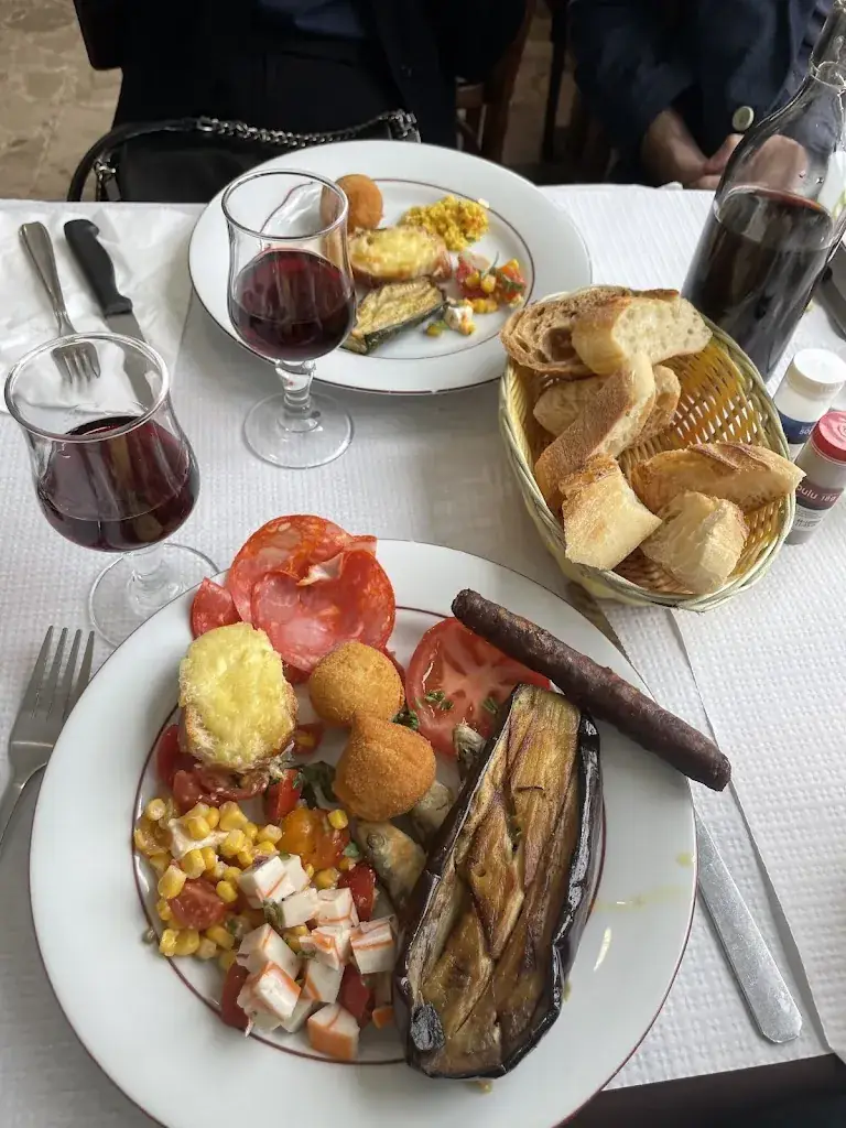 Natasha Akl_Bairro Alto_Yerres_review