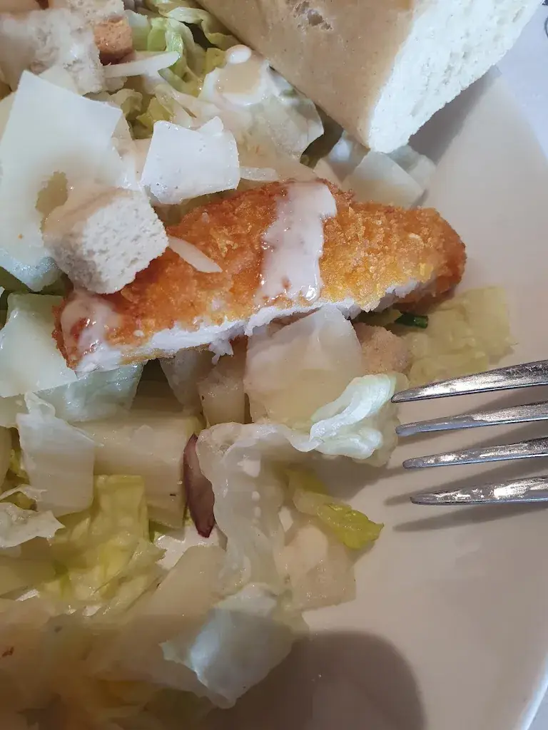 Carine El Hajj_Au Bureau Villejuif_Villejuif_review