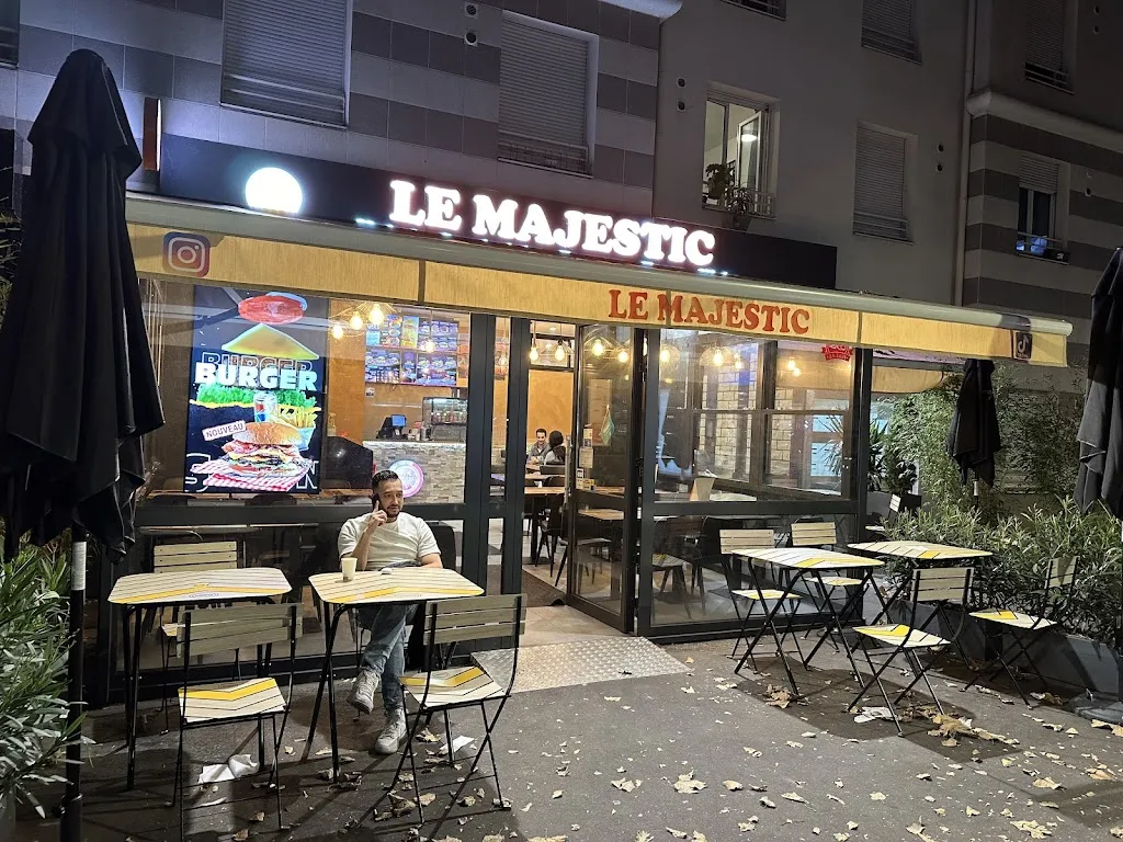 Le Majestic🍔👑 restaurant in Villejuif