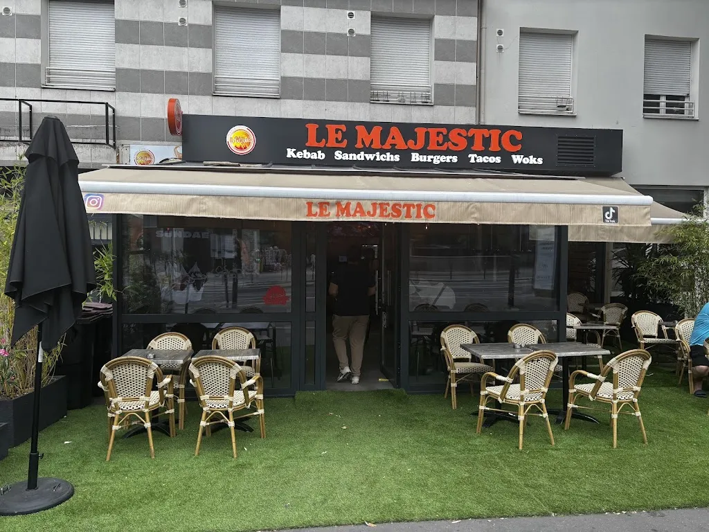Le Majestic🍔👑_Villejuif_slider_image_3