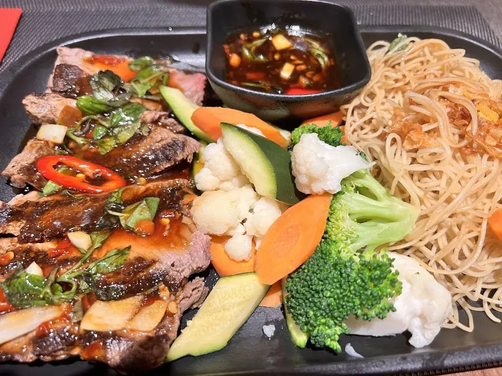 Nongnush Ammoury_Le Bee Maï_Ferney-Voltaire_review