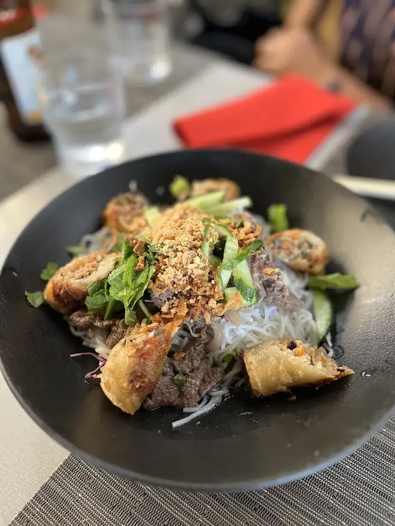 H x N_Le Bee Maï_Ferney-Voltaire_review