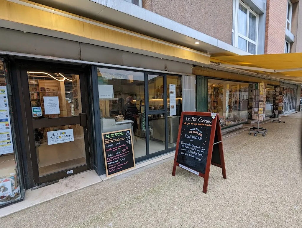 LE POT COMMUN Restaurant in Villejuif