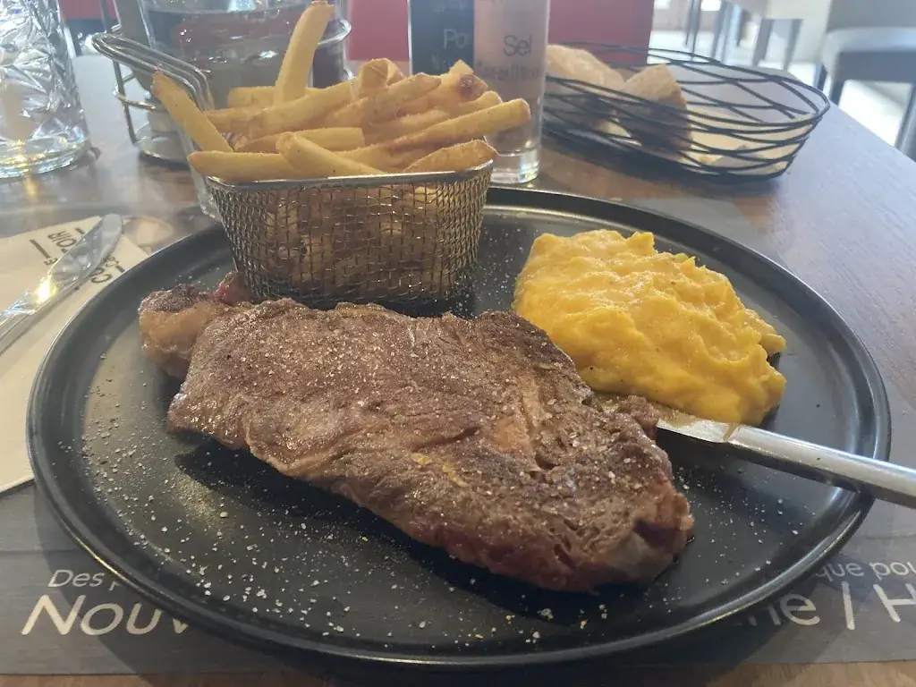 Luc Gr_Restaurant Campanile Villejuif_Villejuif_reseña