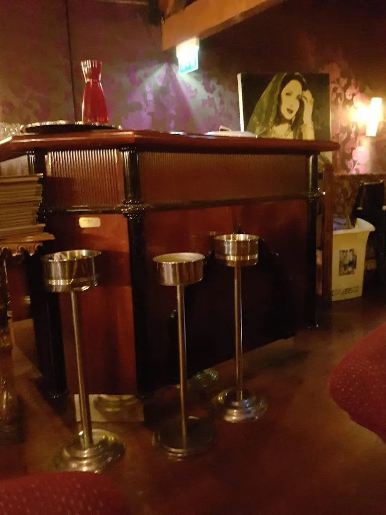 Senal Premarathna_Karma Lounge_Ferney-Voltaire_review